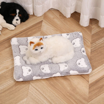 Pet Mat Thick Warm Cat Dog Blanket White Bear Grizzly Bear Pet mat 40x50cm